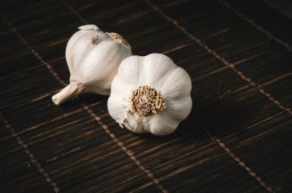 "The Hidden Health Benefits of Garlic: A Clove a Day Keeps the Doctor Away!"